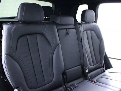 Used 2022 BMW X7 M50i image 17