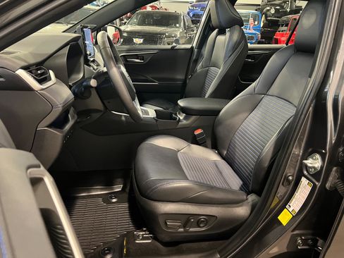 Used 2023 Toyota RAV4 XSE AWD/4WD image 9