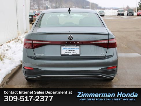 Used 2025 Volkswagen Jetta SE w/ Sunroof Package image 5