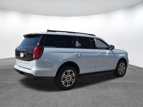 New 2026 Ford Expedition Active image 2