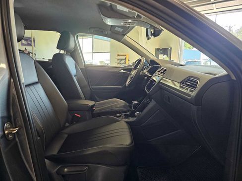Used 2022 Volkswagen Tiguan SE image 10