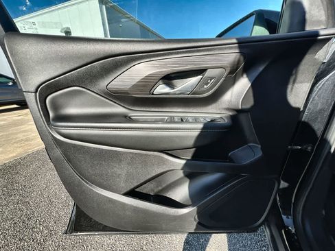 Used 2024 GMC Terrain SLE image 21