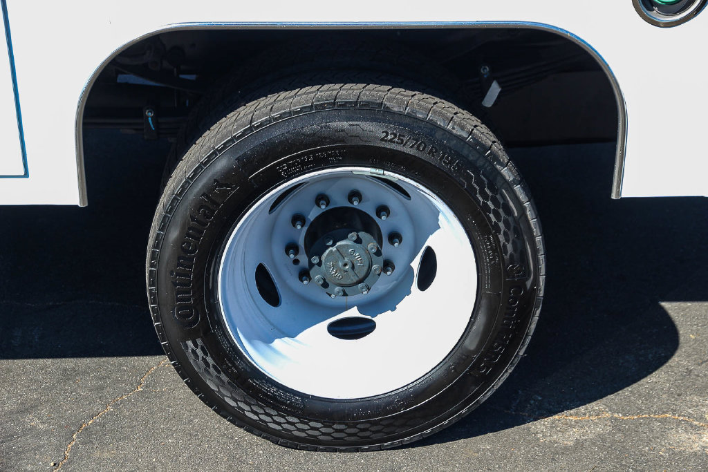 New 2025 Ford F550 4x4 SuperCab Super Duty image 15