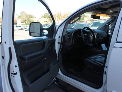 Used 2005 Nissan Titan LE w/ (R02) LE Off-Road Pkg image 17