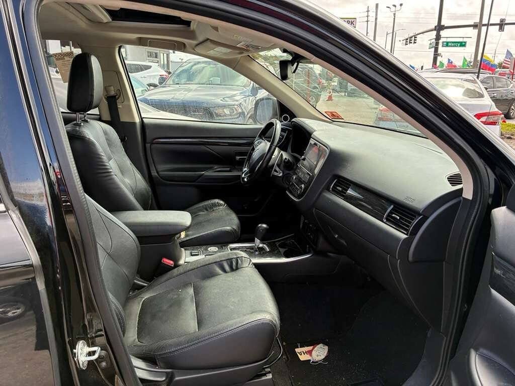 Used 2017 Mitsubishi Outlander GT AWD/4WD image 12