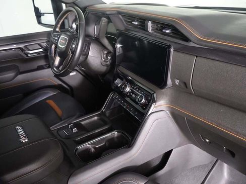 Used 2025 GMC Sierra 2500 AT4 w/ Technology Package AWD/4WD image 32