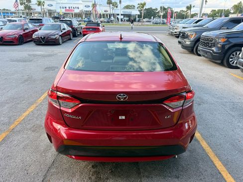 Used 2020 Toyota Corolla LE FWD image 5