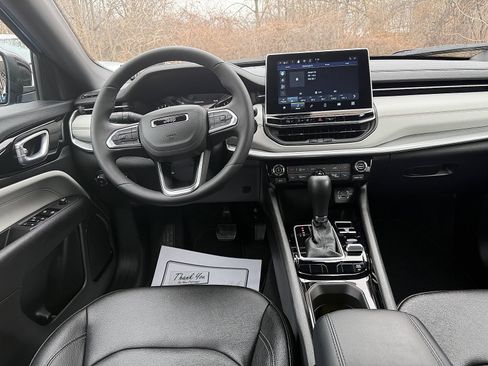 Used 2025 Jeep Compass Limited image 12