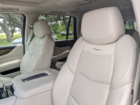Used 2019 Cadillac Escalade Premium Luxury AWD/4WD image 7
