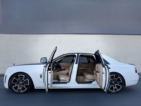 Used 2011 Rolls-Royce Ghost image 34