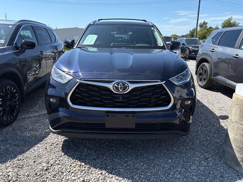 Used 2022 Toyota Highlander Limited AWD/4WD image 1