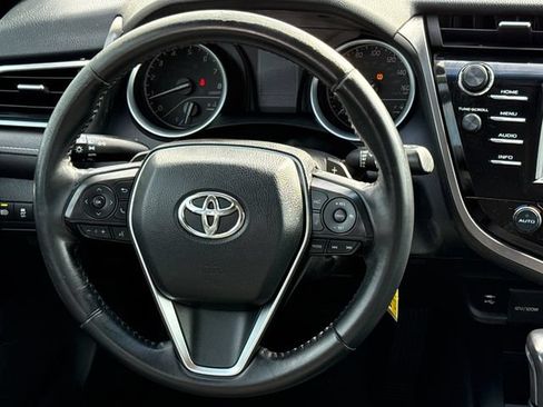 Used 2018 Toyota Camry SE FWD image 13