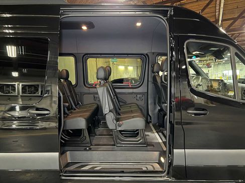 Used 2025 Mercedes-Benz Sprinter 2500 image 13