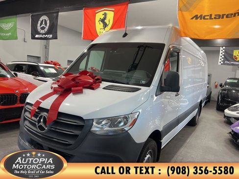 Used 2022 Mercedes-Benz Sprinter 3500 image 2