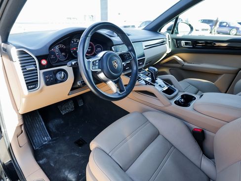 Certified 2023 Porsche Cayenne image 4