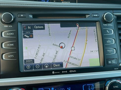 Used 2018 Toyota Highlander SE image 13