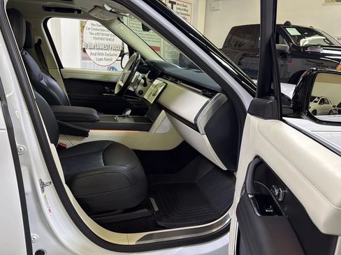 Used 2024 Land Rover Range Rover SE AWD/4WD image 17