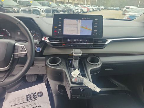 Used 2023 Toyota Sienna XLE w/ XLE Plus Package image 21