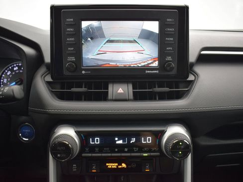 Used 2021 Toyota RAV4 XLE w/ Convenience Package AWD/4WD image 17