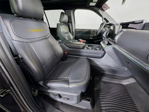 Used 2025 Ford Expedition Tremor AWD/4WD image 31