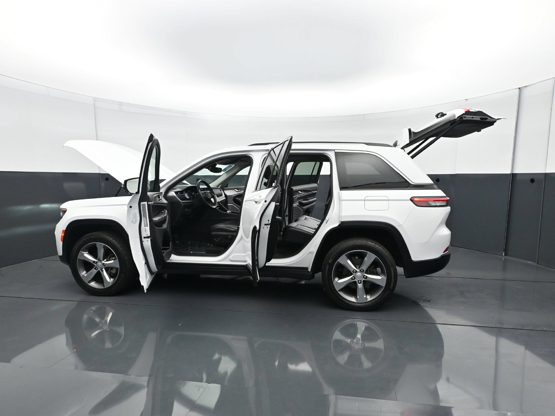 Used 2022 Jeep Grand Cherokee Limited AWD/4WD image 32