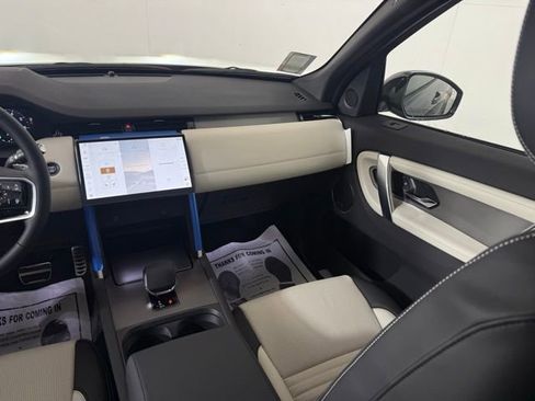 New 2025 Land Rover Discovery Sport Dynamic SE image 22