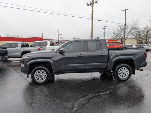 Used 2024 Toyota Tacoma SR5 image 5