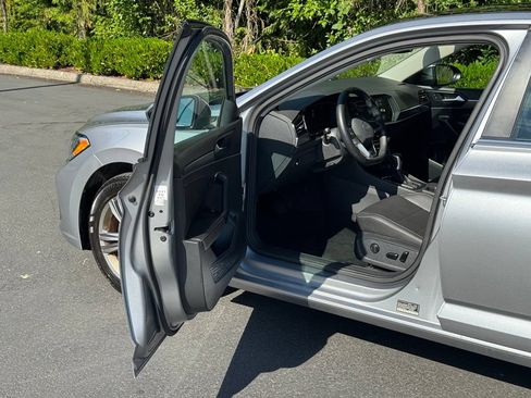 Used 2024 Volkswagen Jetta SE FWD image 7