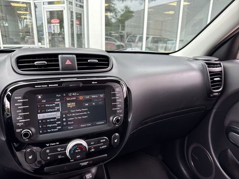 Used 2017 Kia Soul ! w/ Tech Package FWD image 39