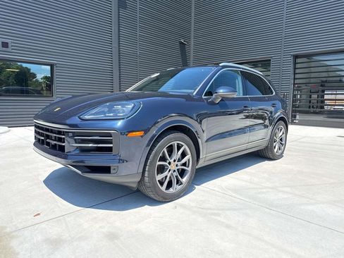 Certified 2024 Porsche Cayenne AWD/4WD image 1