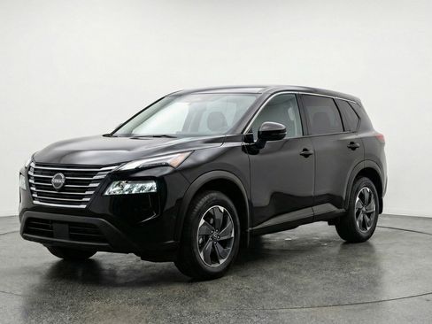 Used 2025 Nissan Rogue SV image 3