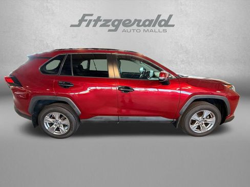 Used 2021 Toyota RAV4 LE AWD/4WD image 4