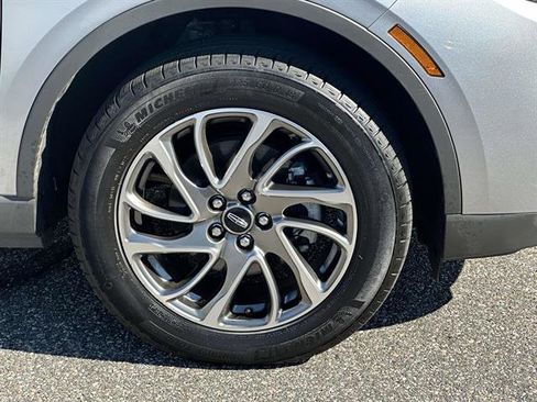 Used 2022 Lincoln Corsair Standard w/ Equipment Group 101A image 6