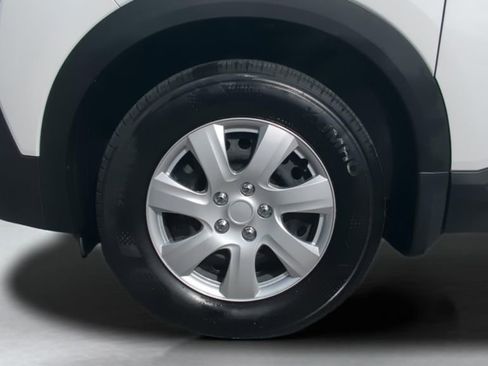 Certified 2025 Nissan Kicks S image 18