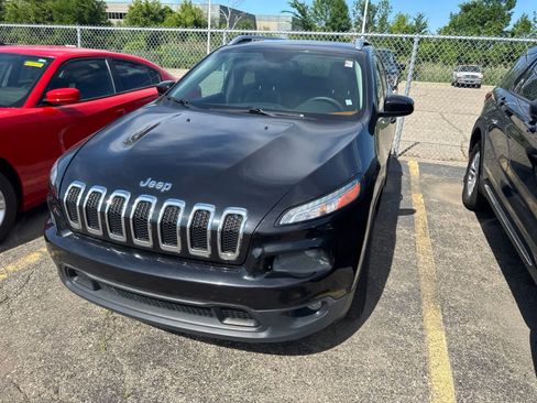 Used 2014 Jeep Cherokee Latitude w/ Comfort/Convenience Group FWD image 3