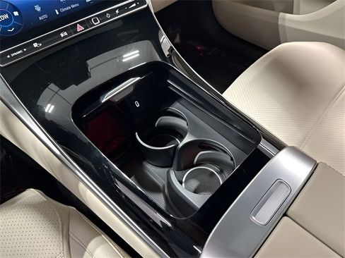 Used 2025 Mercedes-Benz GLC 300 4MATIC image 26