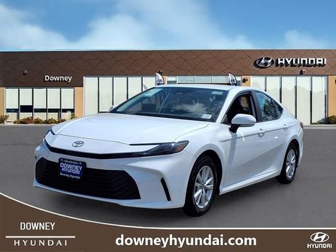 Used 2025 Toyota Camry LE image 1