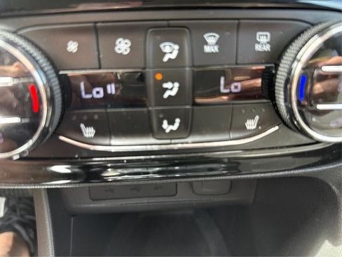 Used 2022 Buick Encore GX Select AWD/4WD image 18