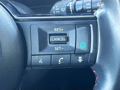 Used 2025 Nissan Kicks SR image 10