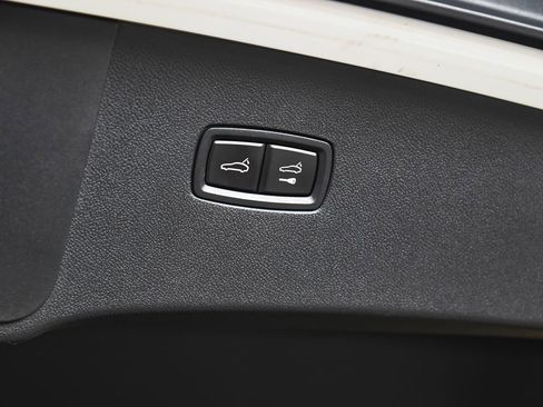 Used 2022 Porsche Cayenne Coupe image 35