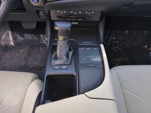 Certified 2022 Lexus ES 300h Ultra Luxury w/ Accessory Package 2 FWD image 18