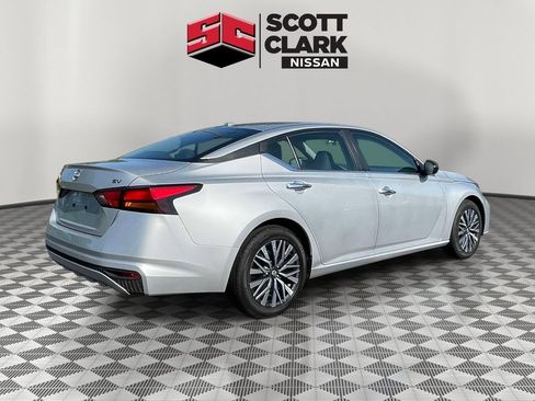 Used 2024 Nissan Altima 2.5 SV FWD image 6