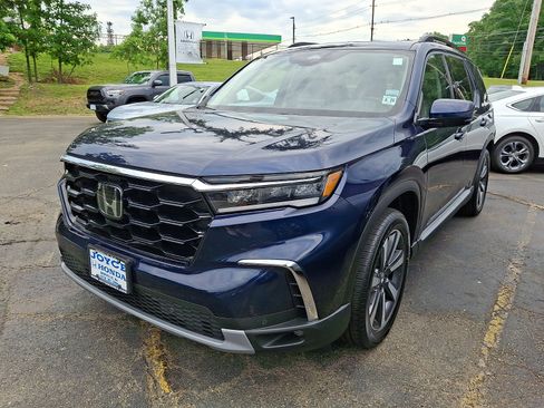 Certified 2023 Honda Pilot Touring image 3