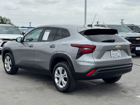Certified 2025 Chevrolet Trax LS FWD image 3