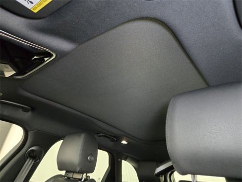 Certified 2024 Land Rover Range Rover Velar Dynamic SE image 11