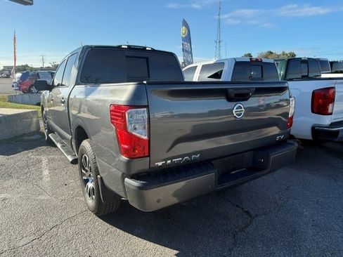 Used 2021 Nissan Titan SV image 6