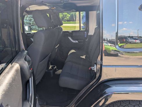 Used 2012 Jeep Wrangler Unlimited Sahara w/ Connectivity Group AWD/4WD image 14