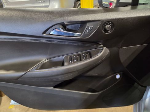 Used 2017 Chevrolet Cruze Premier FWD image 5
