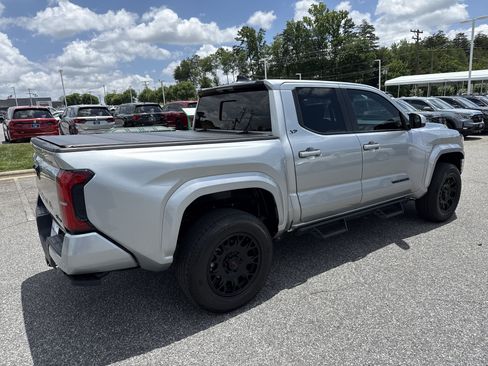 Used 2024 Toyota Tacoma SR5 w/ SR5 Upgrade Package AWD/4WD image 10