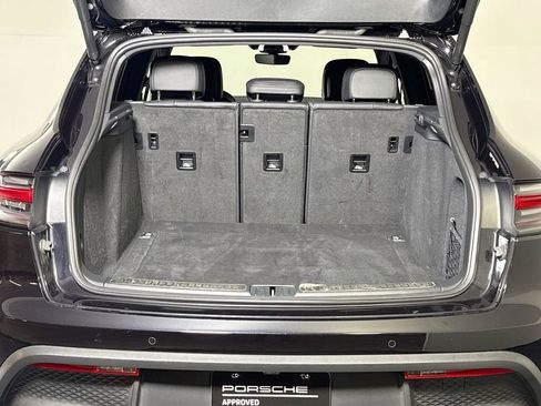 Certified 2023 Porsche Macan AWD/4WD image 25